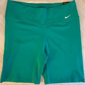 Nike One Women’s Rainbow Ladder 7” Shorts